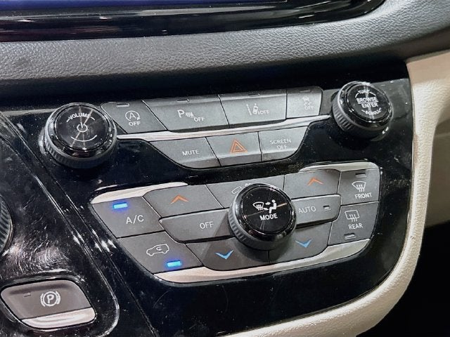 2021 Chrysler Pacifica Touring L CLEAN CARFAX!!