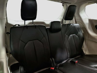 2017 Chrysler Pacifica Touring L CLEAN CARFAX!