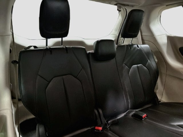 2017 Chrysler Pacifica Touring L CLEAN CARFAX!