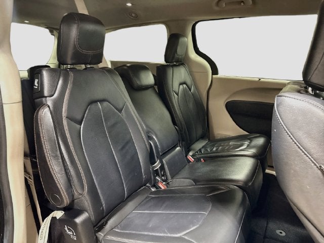 2017 Chrysler Pacifica Touring L CLEAN CARFAX!