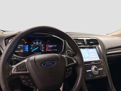 2017 Ford Fusion Titanium W/ MOONROOF