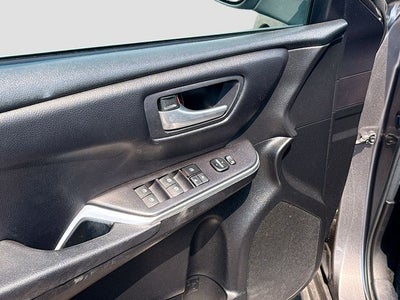 2017 Toyota Camry SE W/ BACKUP CAM