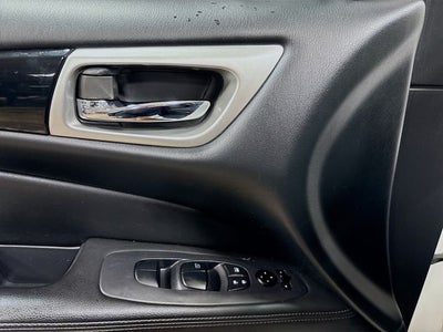 2020 Nissan Pathfinder S W/ HD RADIO!